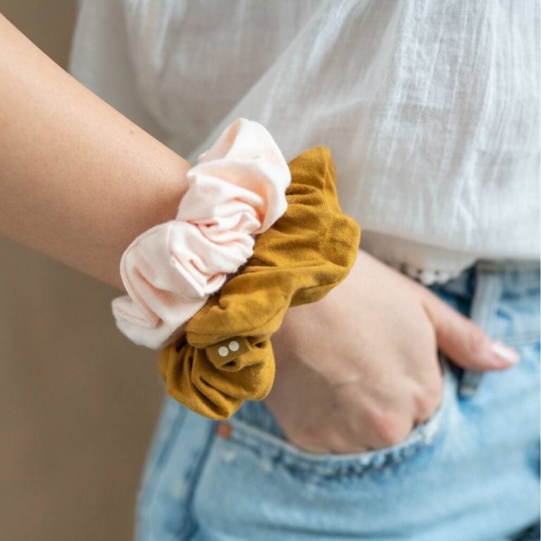 5-ways-to-style-your-scrunchie-eshoppers-blog-lifestyle